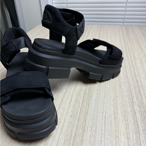 UGG - NWT Ashton Ankle Sandal - Black - Sz 8 - Picture 8 of 8